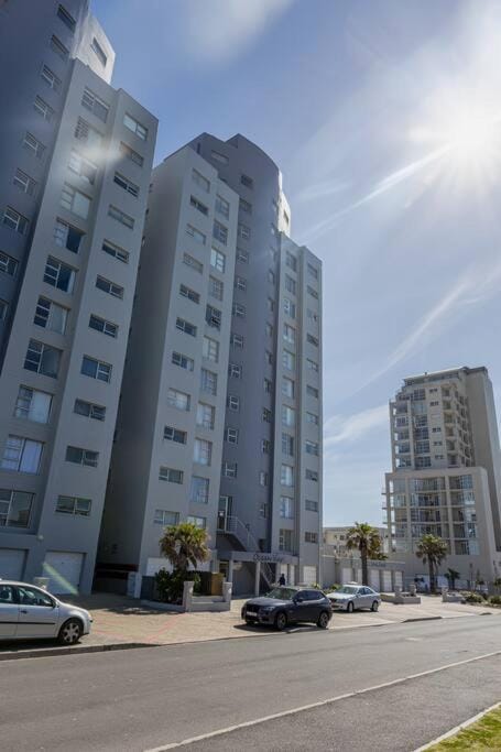 Property building, Neighbourhood