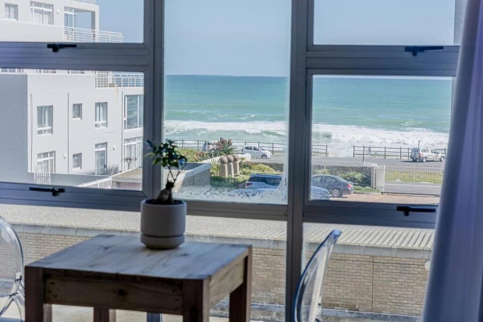 View (from property/room), Dining area, Beach