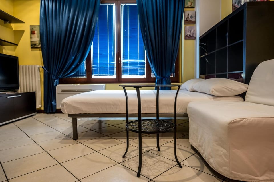 Bed, Living room, Photo of the whole room