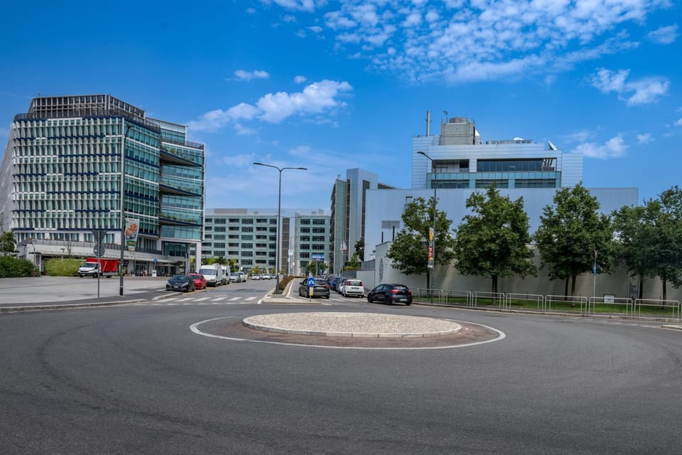 Neighbourhood, Street view, Location