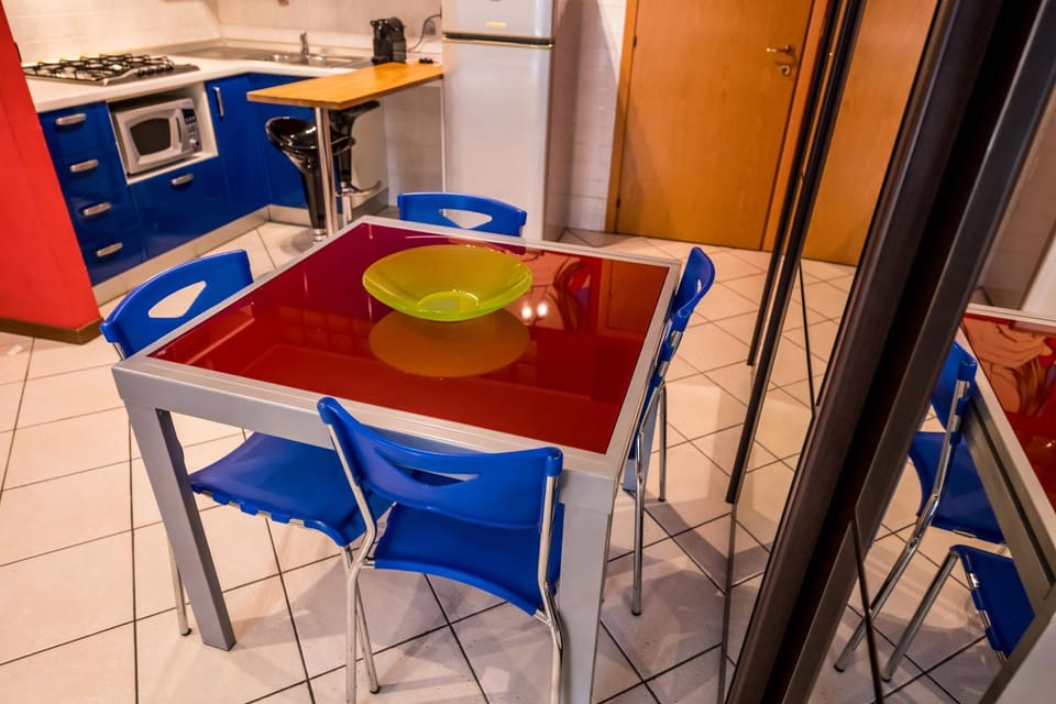 Kitchen or kitchenette, Dining area, stove