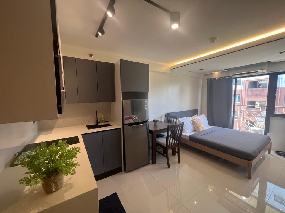 Bed, Kitchen or kitchenette, Living room, Photo of the whole room, Dining area, Bedroom, oven