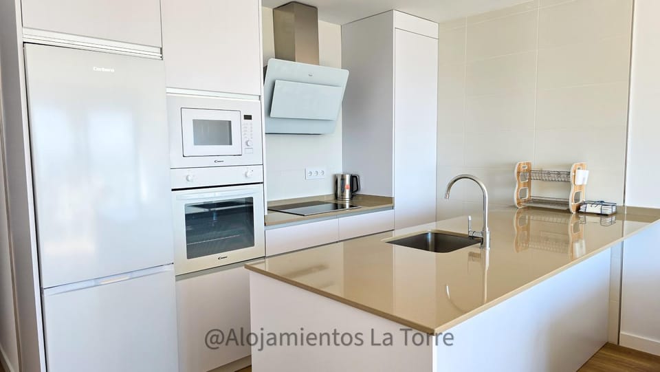 Kitchen or kitchenette, Dining area, dishwasher, minibar, pet friendly, stove, toaster