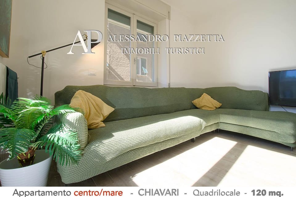 TV and multimedia, Living room, Evening entertainment