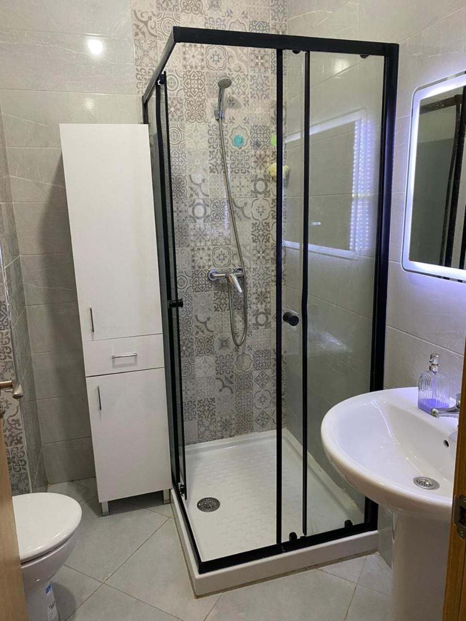 Shower, Toilet, Bathroom, towels