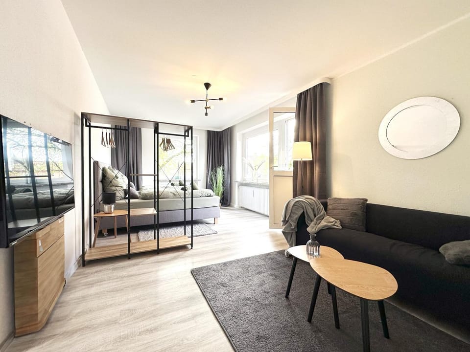 Bed, TV and multimedia, Living room, Photo of the whole room, Seating area, Bedroom