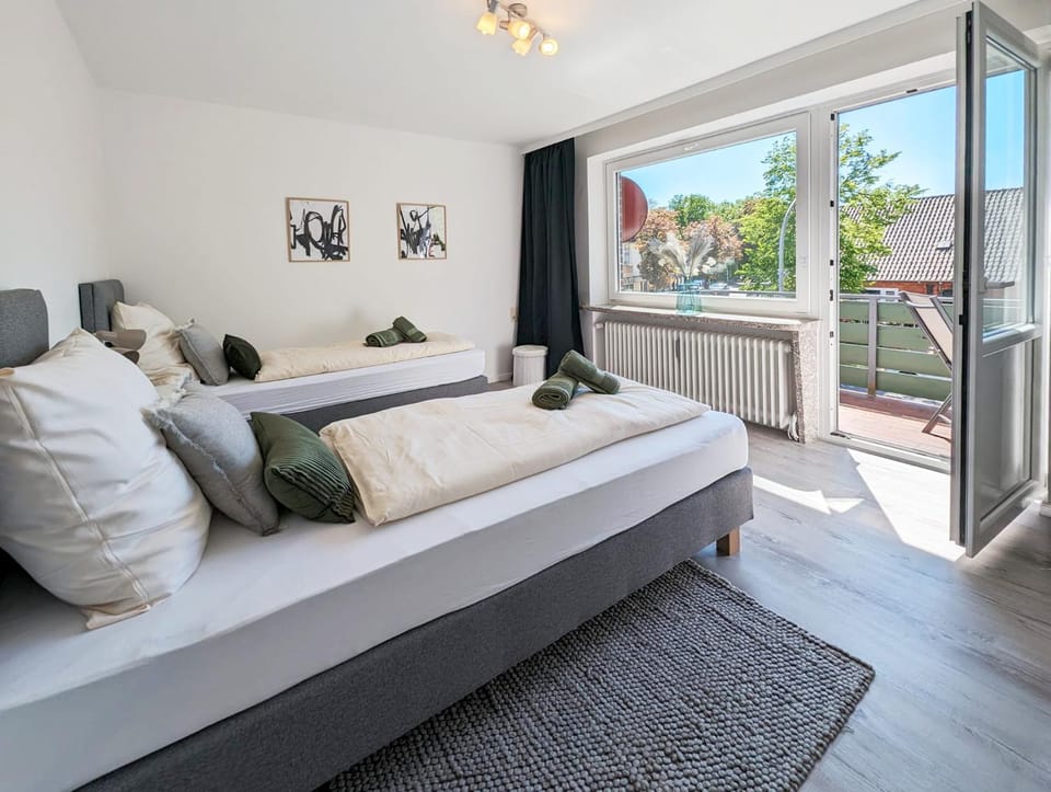 Bed, Night, Balcony/Terrace, Bedroom