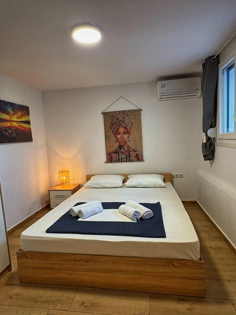 Bed, Photo of the whole room, Bedroom, air conditioner