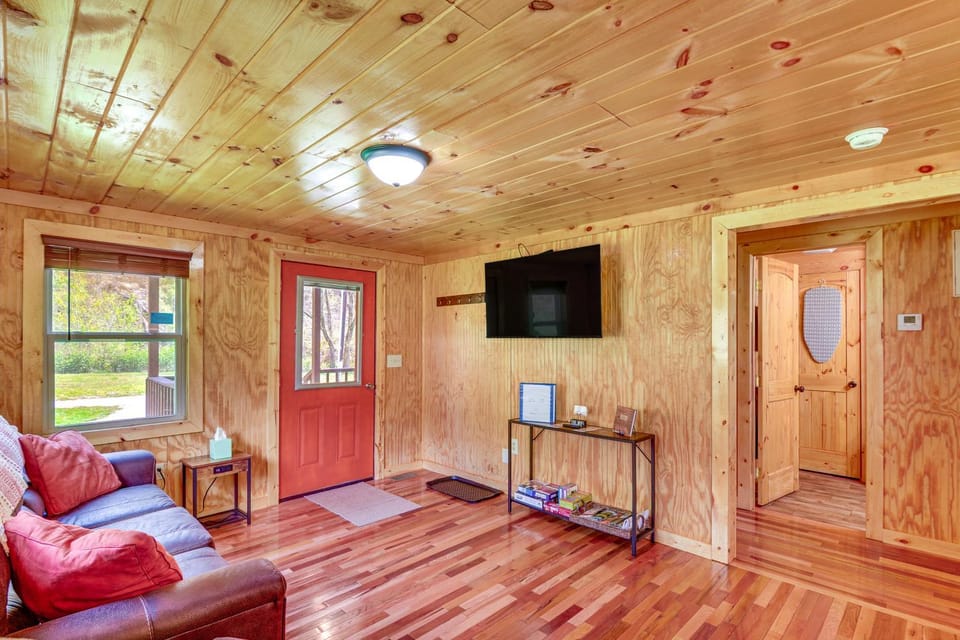 Serene Beattyville Cabin: 24 Mi to Red River Gorge Cabin in Beattyville