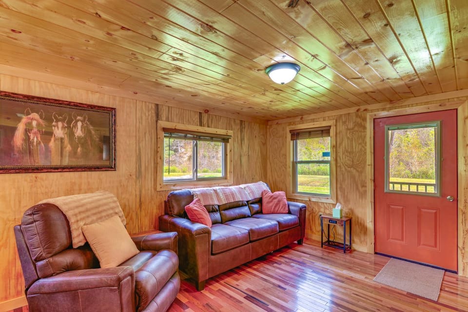 Serene Beattyville Cabin: 24 Mi to Red River Gorge Cabin in Beattyville