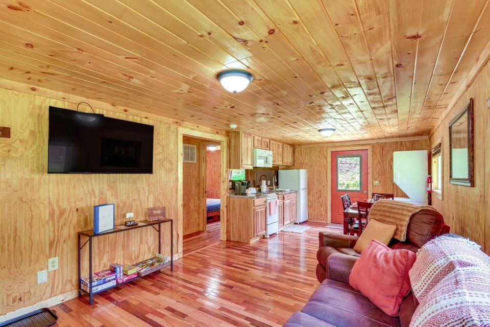 Serene Beattyville Cabin: 24 Mi to Red River Gorge Cabin in Beattyville