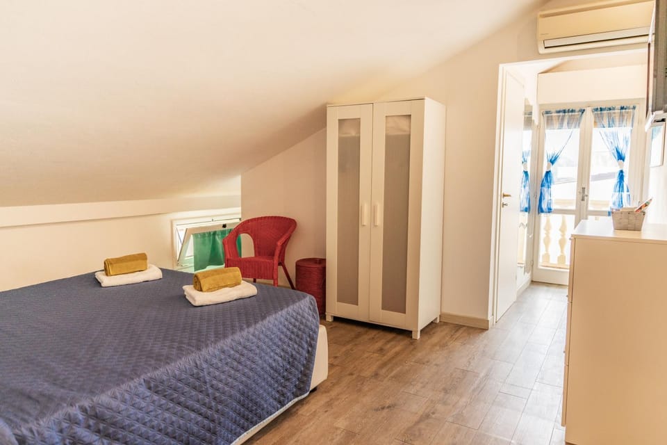 Bed, Bedroom, air conditioner