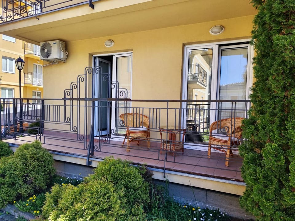 Property building, View (from property/room), Balcony/Terrace