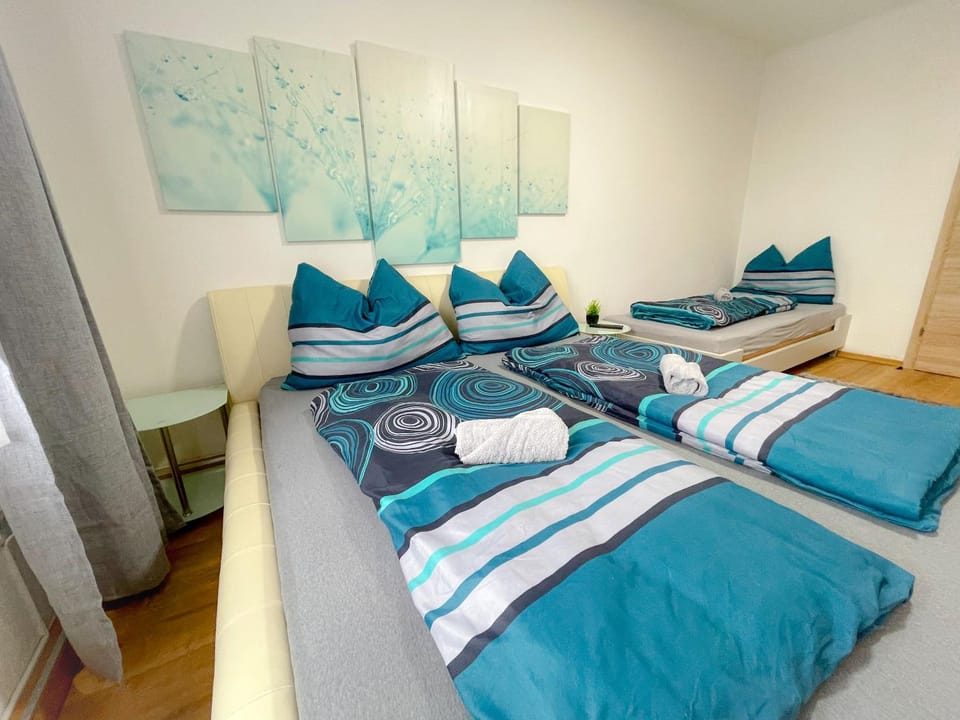 Bed, Photo of the whole room, Bedroom, towels