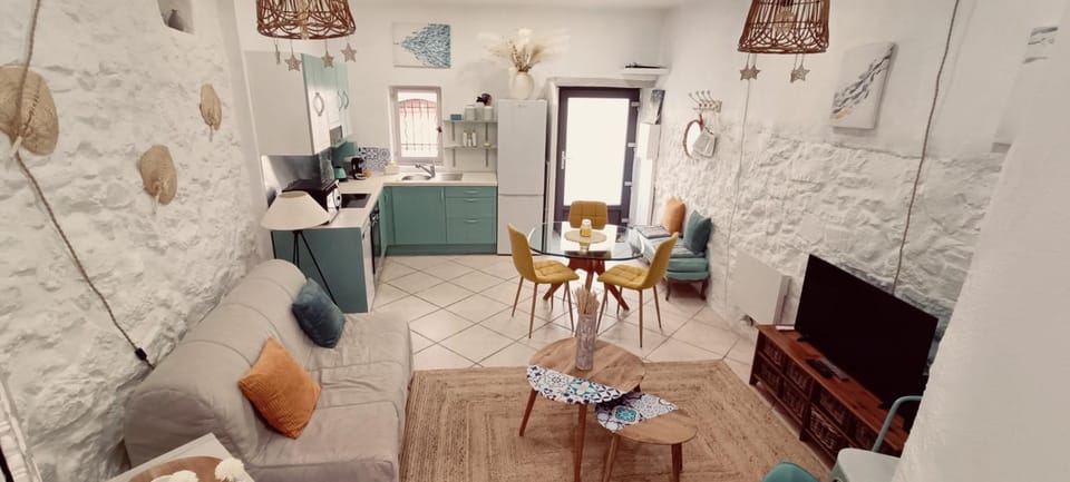 Living room, kitchen