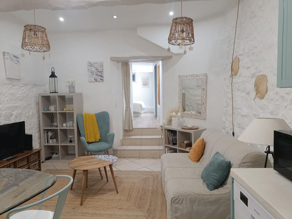 Communal lounge/ TV room, Living room