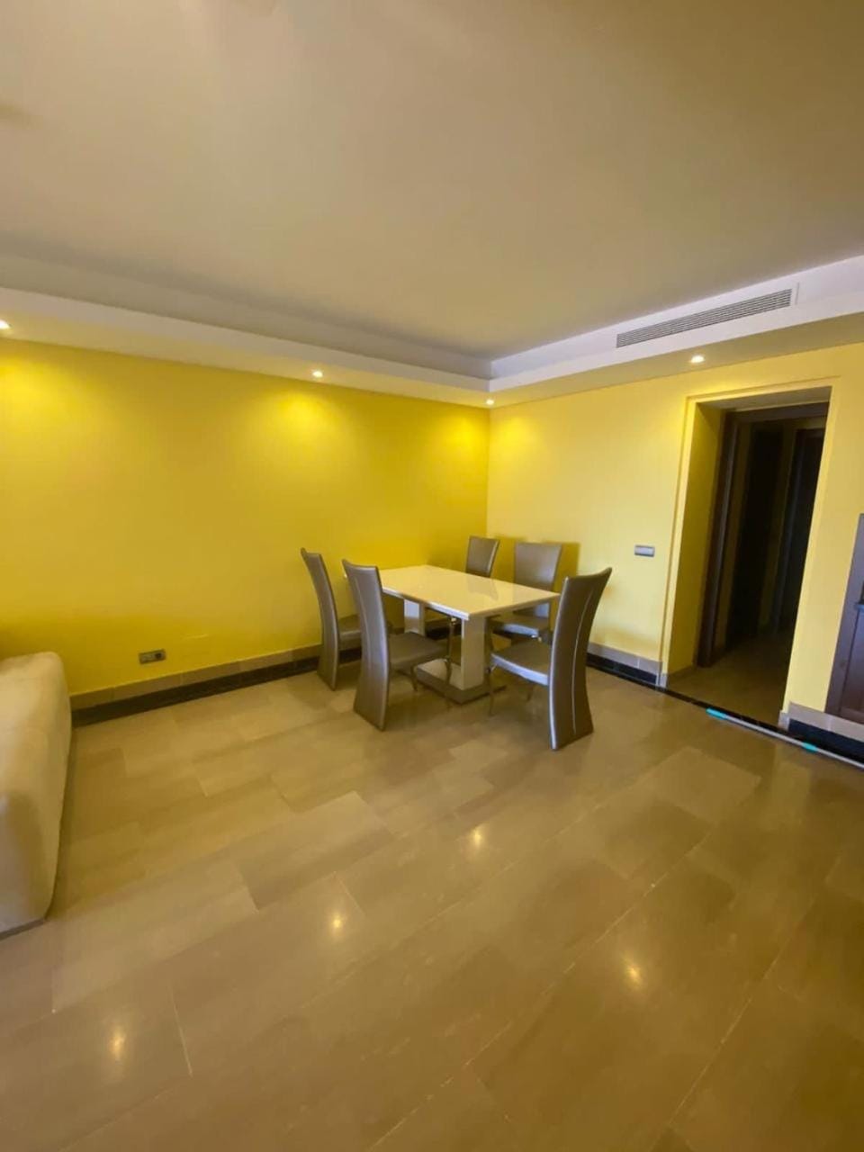 Seating area, Dining area
