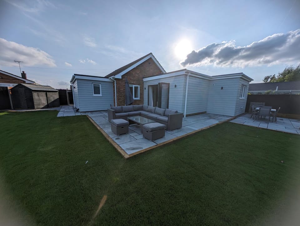 Hoot Hollow - Hot Tub Hideaway House in Heacham