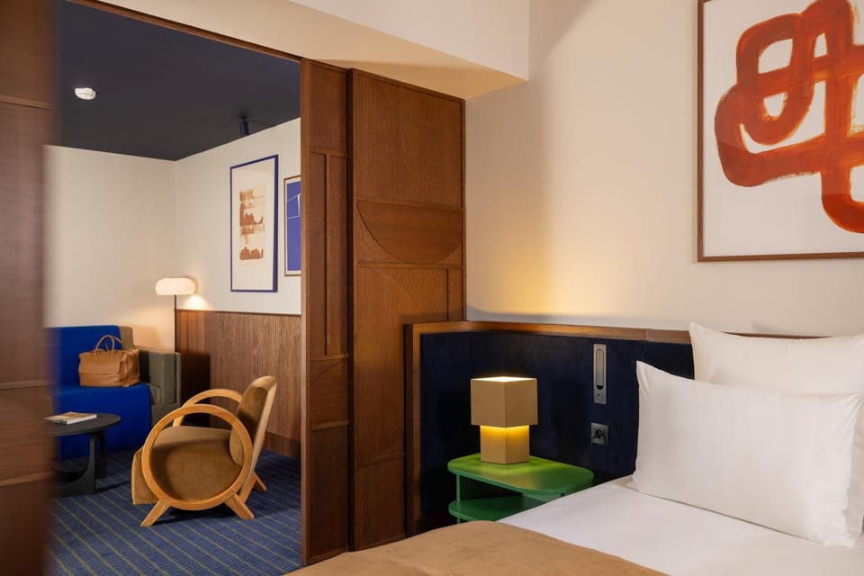 Bed, Photo of the whole room, Seating area, Bedroom