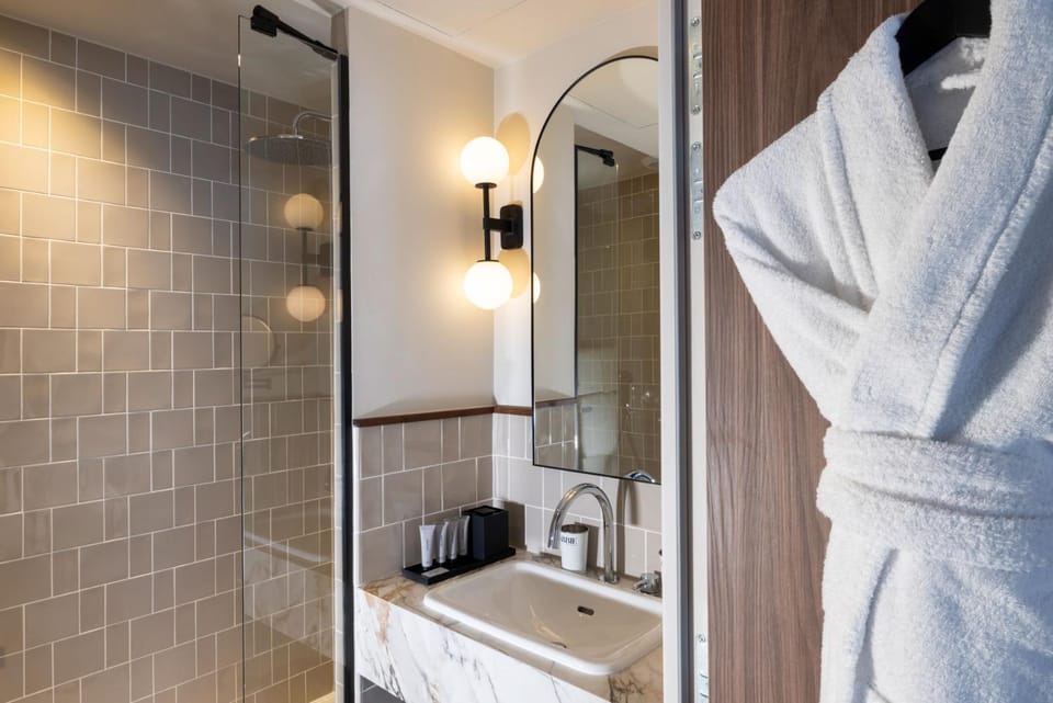 Shower, Bathroom, towels