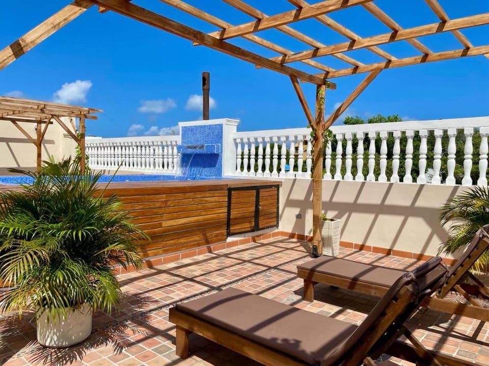 Patio, Day, BBQ facilities, Solarium, View (from property/room), Balcony/Terrace, Balcony/Terrace, Dining area, City view, Swimming pool, sunbed