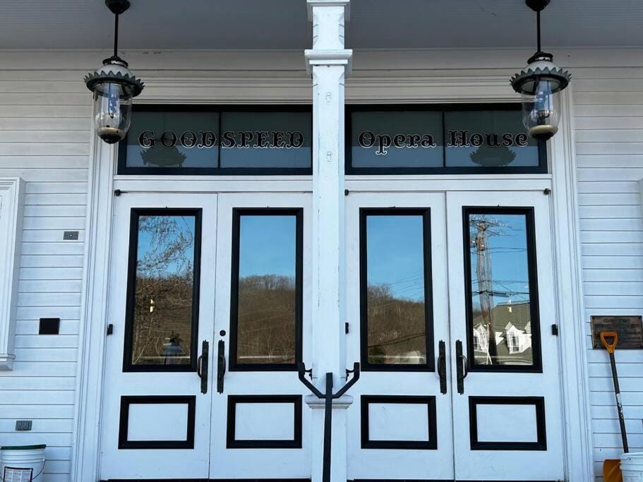 Walk To Goodspeed Opera House from this quaint 2 BDRM APT Apartment in Connecticut