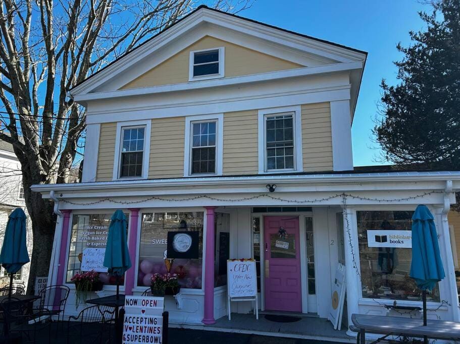 Walk To Goodspeed Opera House from this quaint 2 BDRM APT Apartment in Connecticut