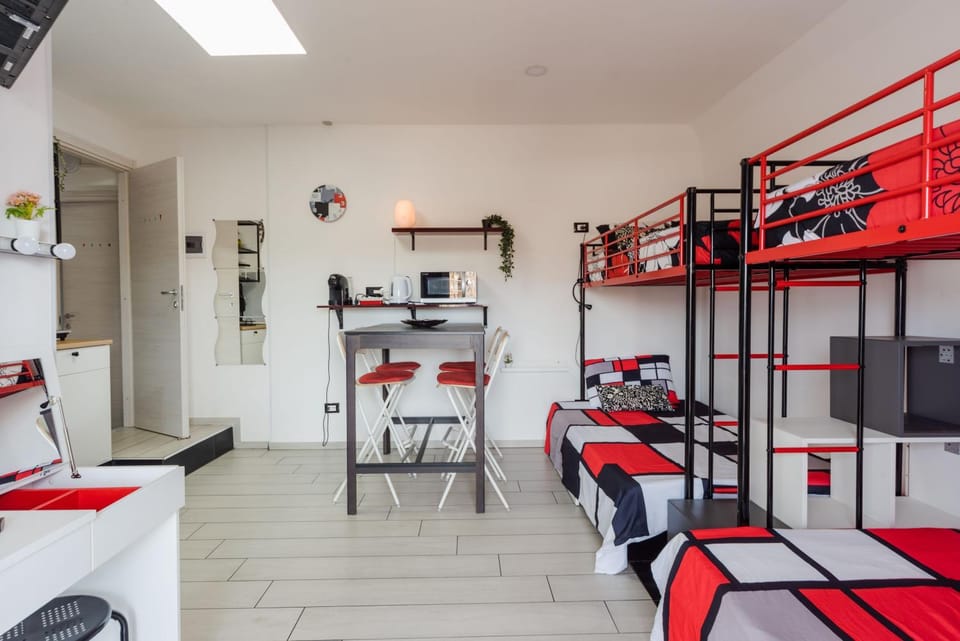 Bed, Kitchen or kitchenette, Photo of the whole room, Dining area, bunk bed
