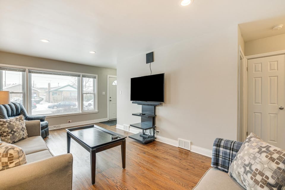 Chicago Home in Quiet Area w/ Fenced-In Backyard House in Calumet Park