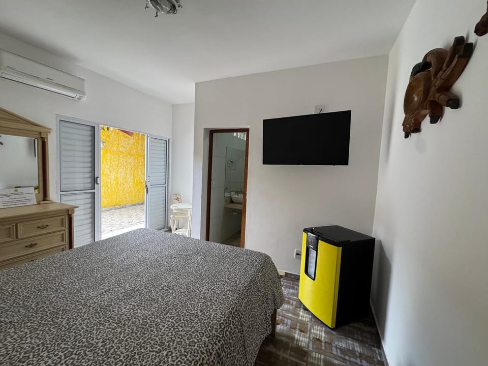 Bed, TV and multimedia, Photo of the whole room, Bedroom, air conditioner