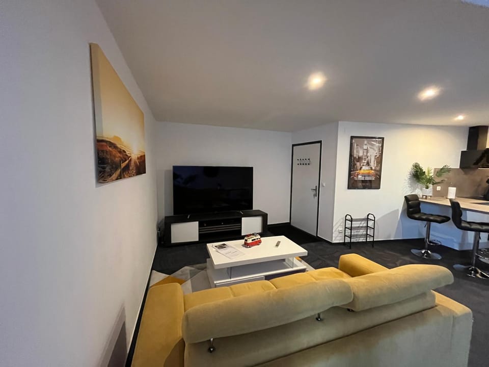 L'appart écran Géant Apartment in Grand Est