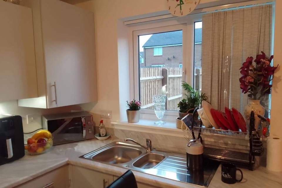 Apartment Sleeps 10 - Pets Parking Ev Charging Apartment in Walsall
