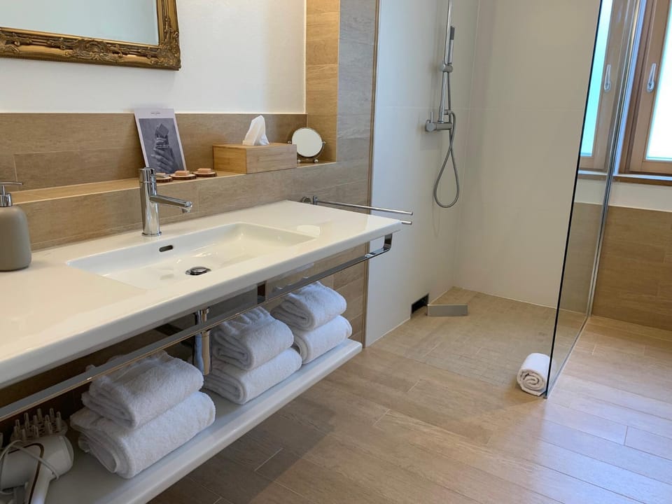 Shower, Bathroom, towels