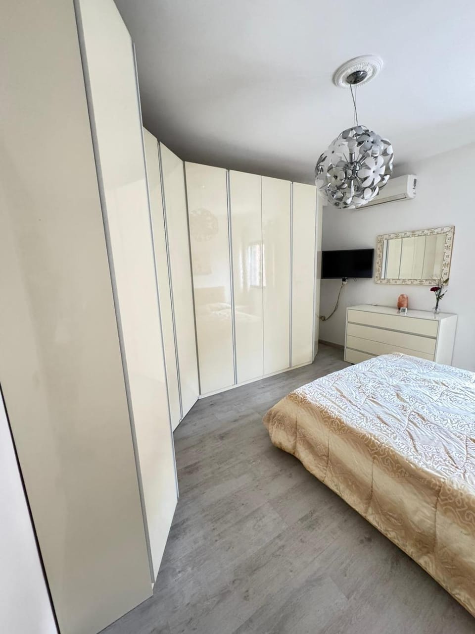 Bed, Photo of the whole room, Bedroom, wardrobe
