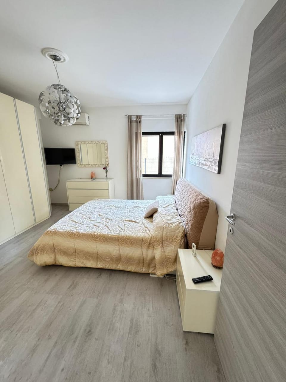 Bed, Photo of the whole room, Bedroom, wardrobe