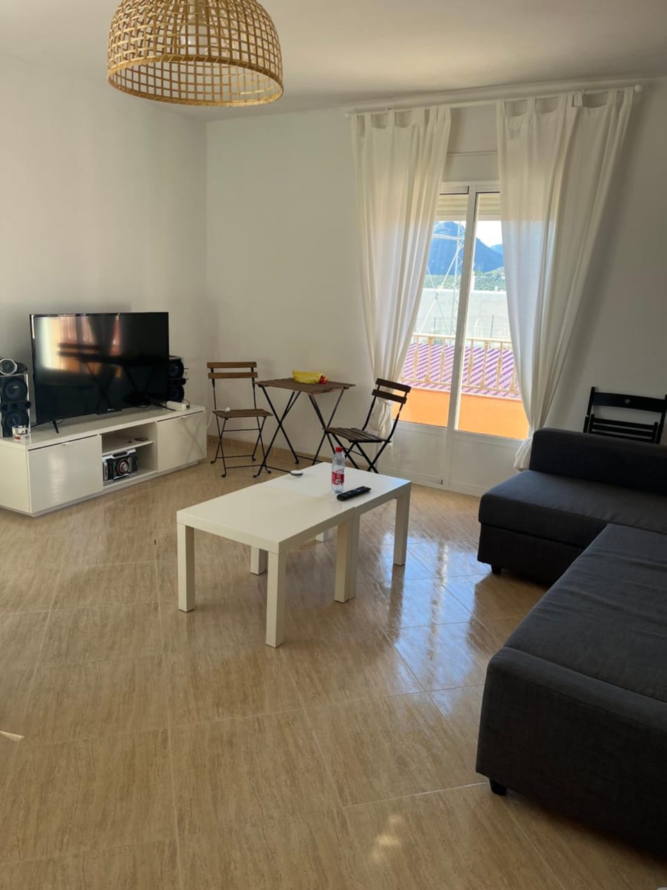 Communal lounge/ TV room, TV and multimedia, Living room, Seating area, Dining area, Evening entertainment