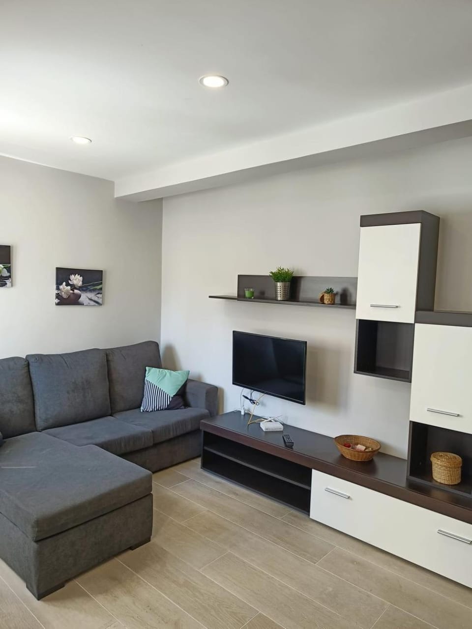 TV and multimedia, Living room, Seating area