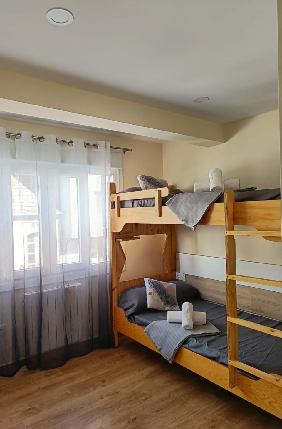 Bed, Bedroom, bunk bed, towels