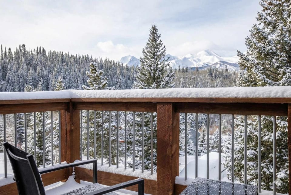 3BR with Mountain Views on FREE Bus Line House in Breckenridge
