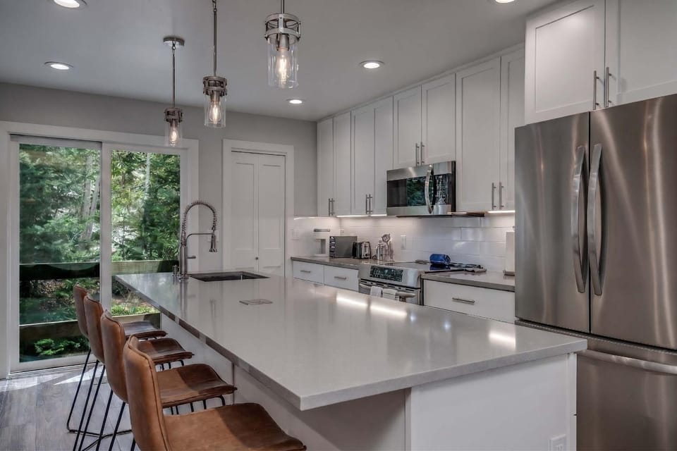 3BR with Mountain Views on FREE Bus Line House in Breckenridge