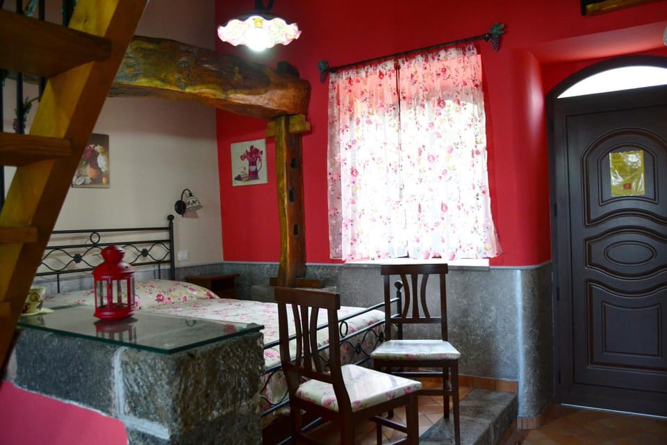 Kitchen or kitchenette, Dining area, Bedroom