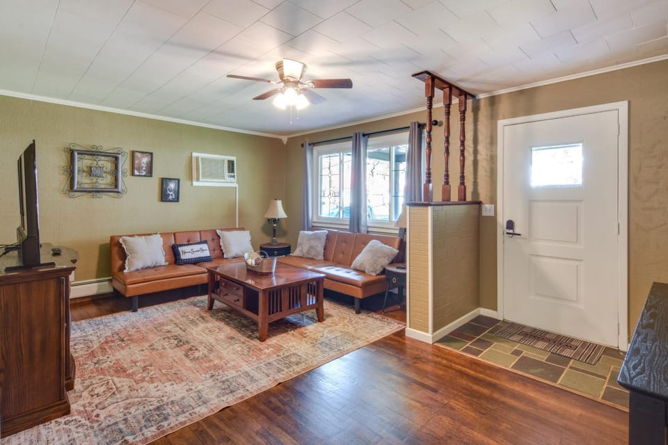 Cozy DuBois Home w/ Deck ~ 8 Mi to Treasure Lake! House in Allegheny River