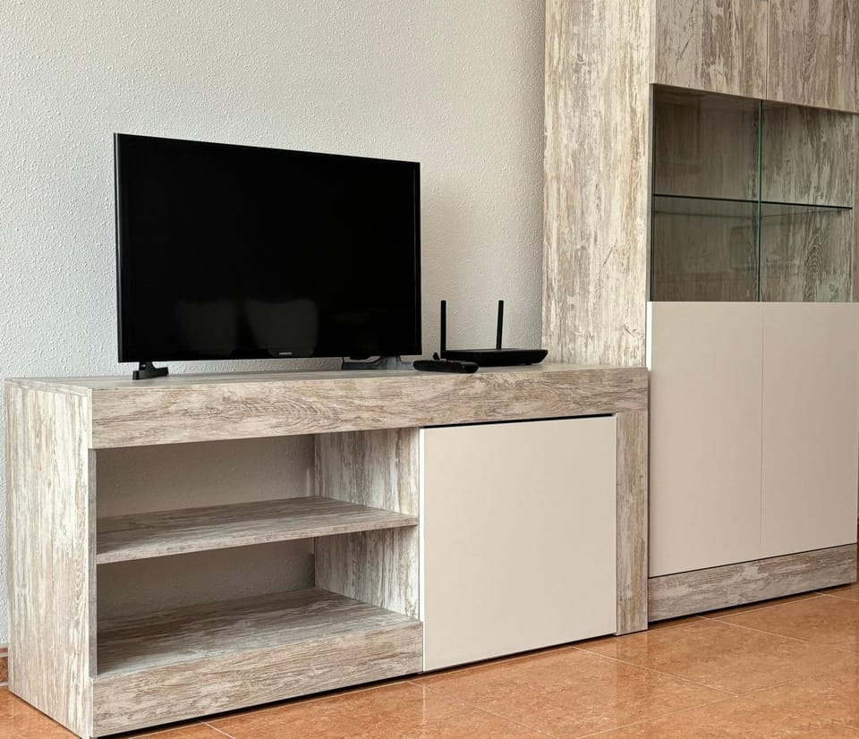 TV and multimedia, Entertainment, furniture, internet, storage