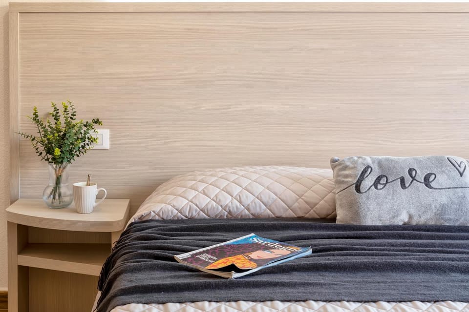 Bed, Photo of the whole room, Bedroom