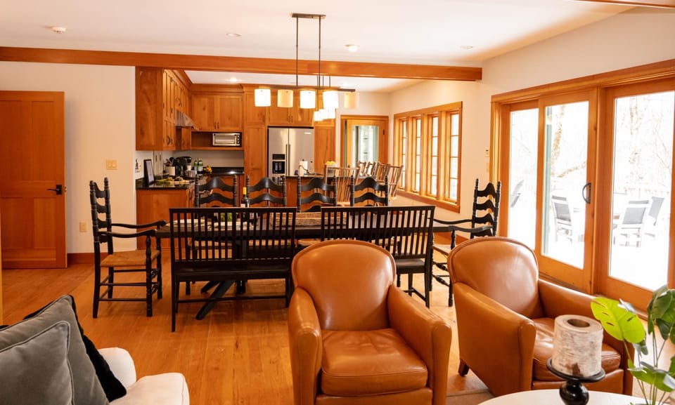 Loon Mountain Lodge Pool Table, Sonos, Sleeps 20 House in Woodstock