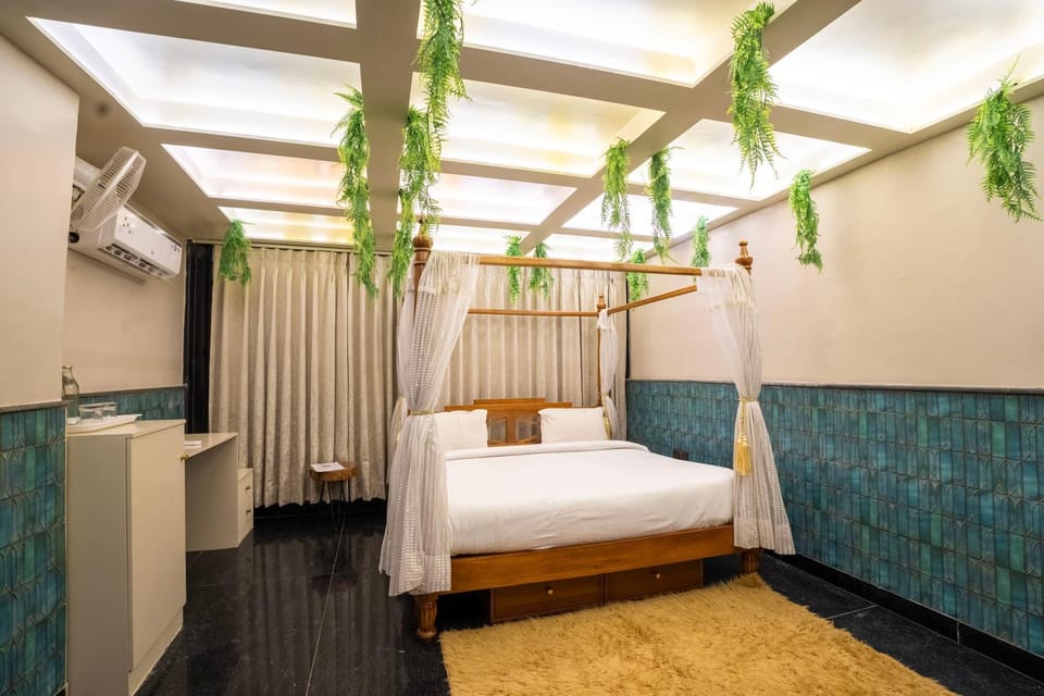 Bed, Photo of the whole room, Bedroom