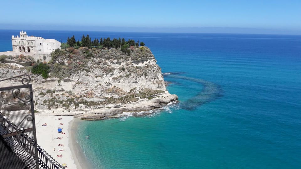 Spring, Off site, Summer, Other, Beach, Autumn, Location