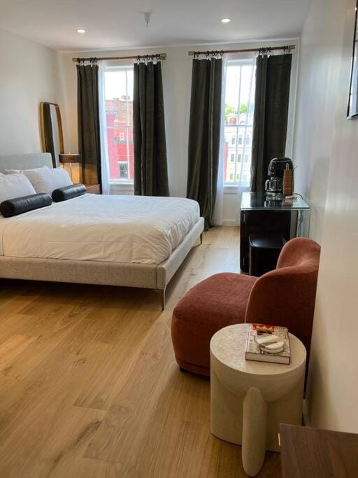 The Phenix, Historic DTWN Hotel, Market Square View, King Bed, Room # 400 Apartment in Bangor