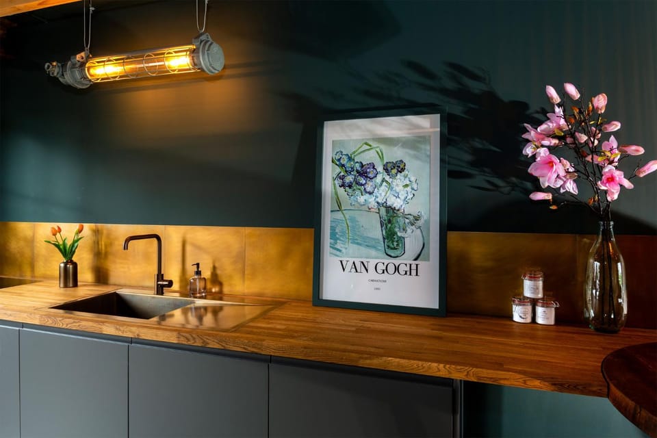 Kitchen or kitchenette, Food and drinks