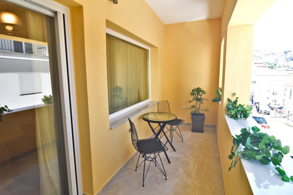 View (from property/room), View (from property/room), Balcony/Terrace, Balcony/Terrace, City view, Location